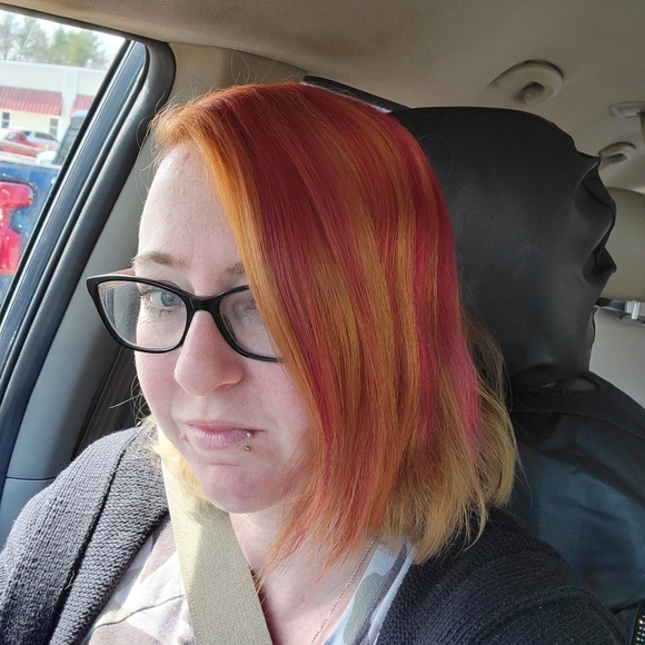 Meet your Posher, Leah - Picture 1 of 1